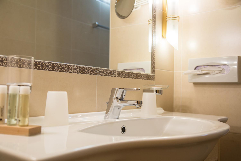 Bathroom 4, Hotel Fanes, Bolzano