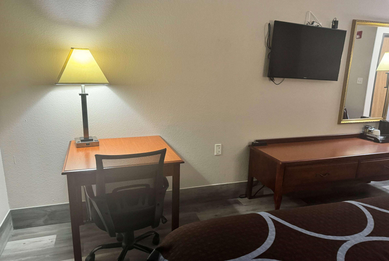 Bedroom 2, Hotel Piney Woods, Walker