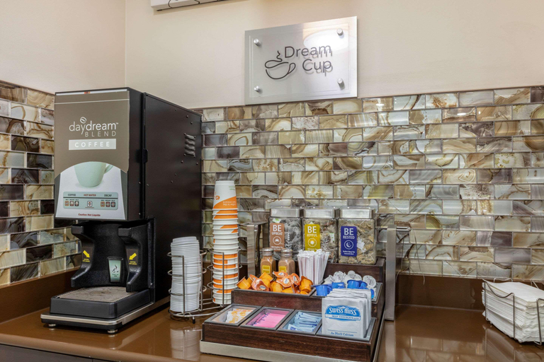 Food & Drinks 5, Sleep Inn & Suites Millbrook, Elmore