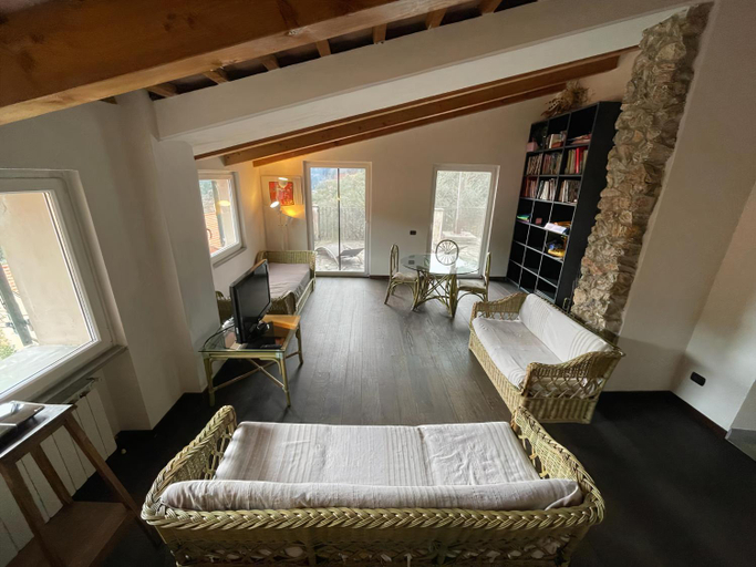 Shared lounge/TV area