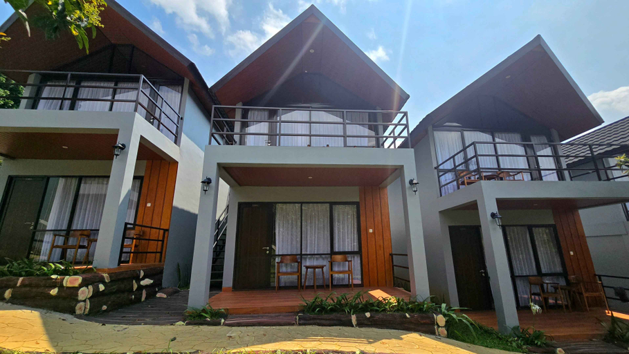 Exterior 2