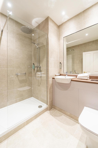 Bathroom 4, Dunsilly Hotel, Antrim and Newtownabbey