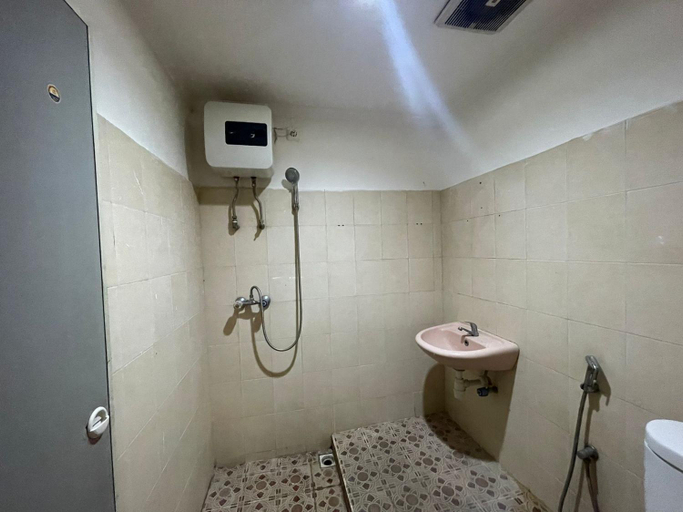 Bathroom 15