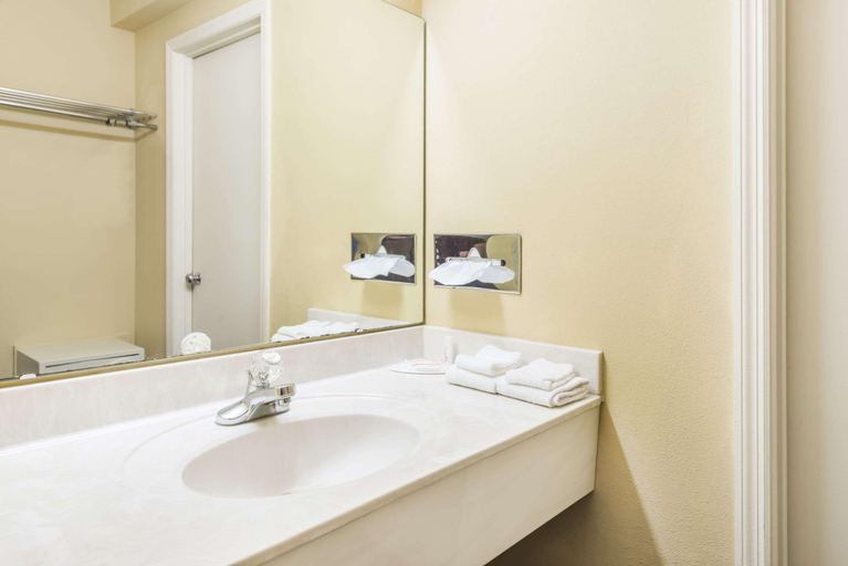 Bathroom 4, Super 8 by Wyndham O'Fallon, Saint Clair