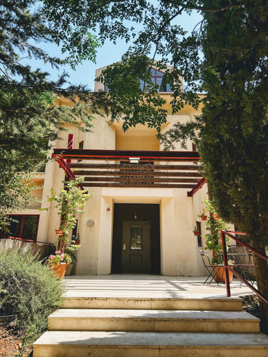 Others 2, Estehar Hotel
