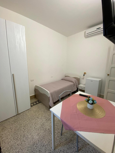 Others 2, A Casa di Nina, Lecce