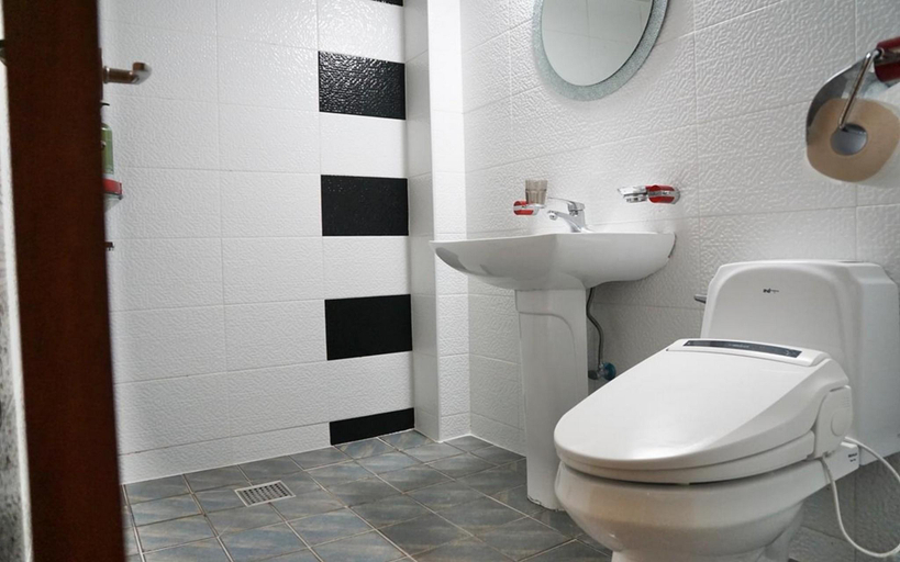 Bathroom 5, Jeonju Gamyeongru Hanoktel, Jeonju