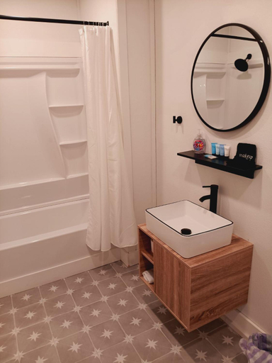 Bathroom 3, Five10 Orange Street Hotel - Hot Springs, Garland