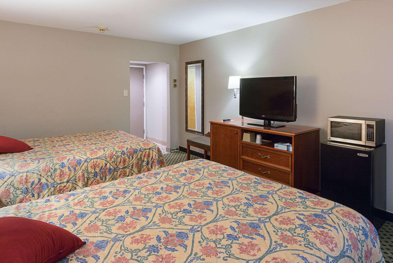 Bedroom 3, Rodeway Inn Milford - I-84, Pike