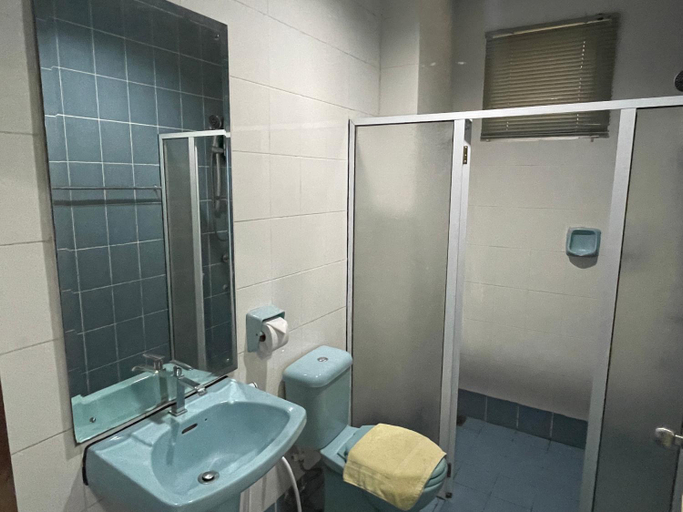 Bathroom 9