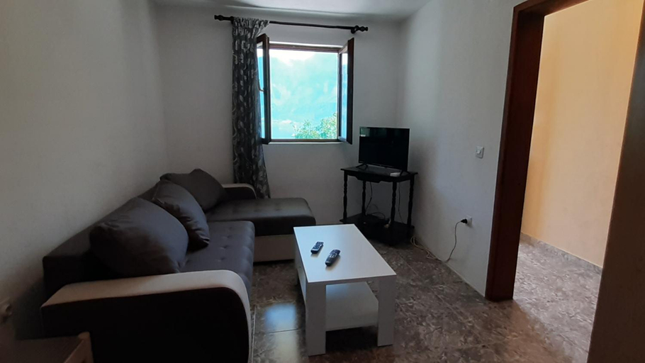 Others 3, Apartman Tesovic