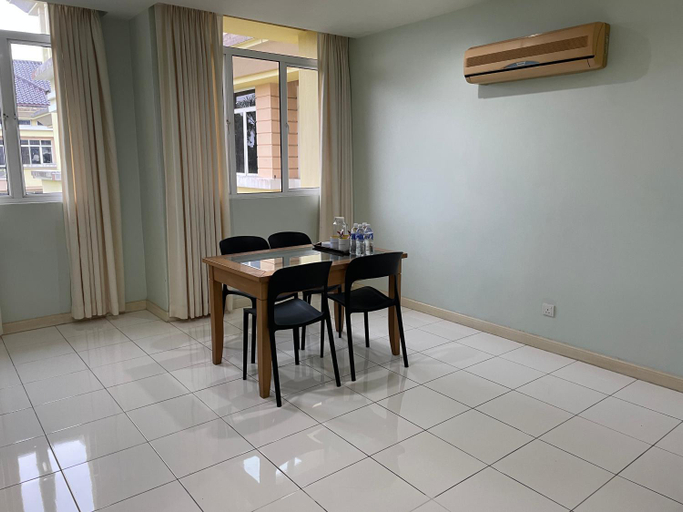 Dining Room 10