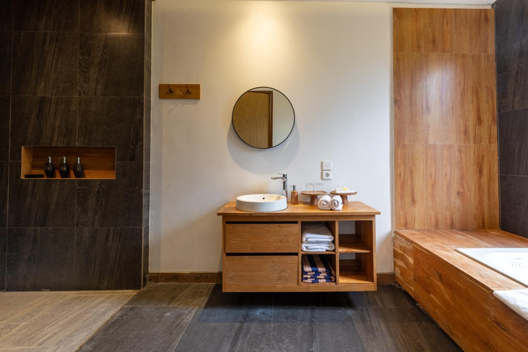 Bathroom 3, Bije Boutique & Gallery, Gianyar
