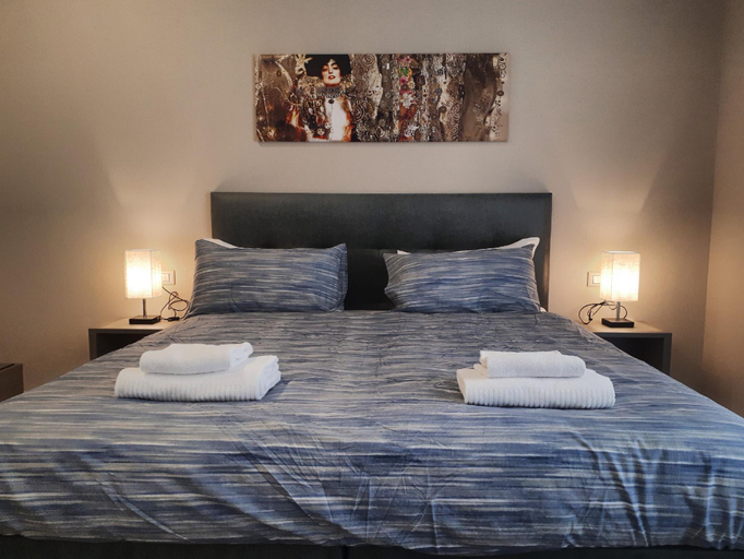 Others 5, Smart Apartment Mercanzia, Bologna