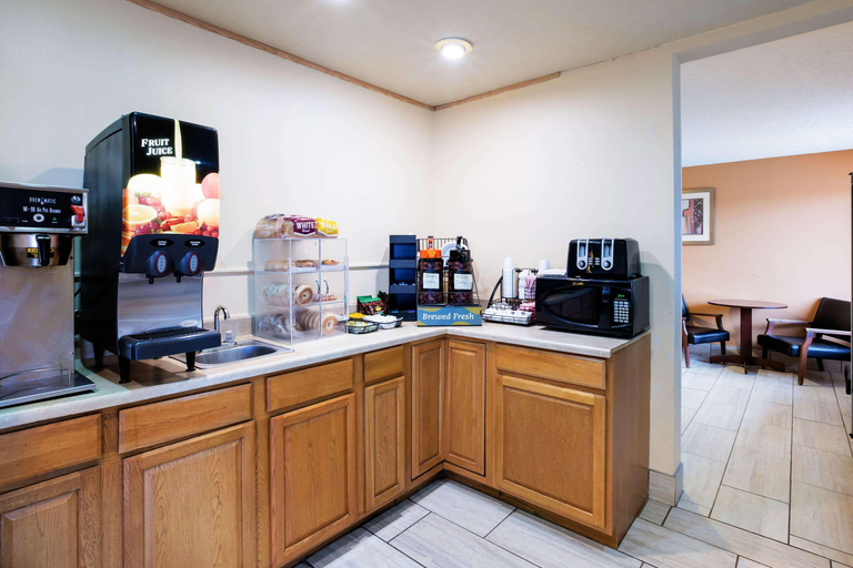 Food & Drinks 5, Rodeway Inn Sergeant Bluff - Sioux City, Woodbury