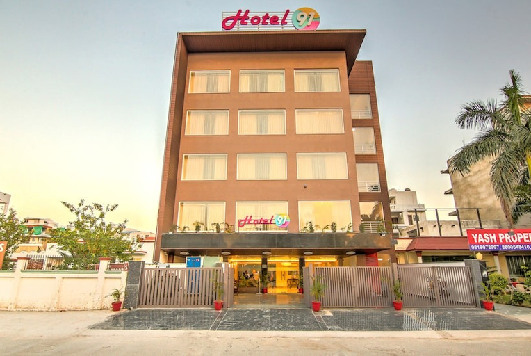 Hotel 91 Huda City Centre, Gurgaon