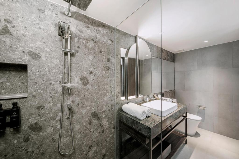 Bathroom 7