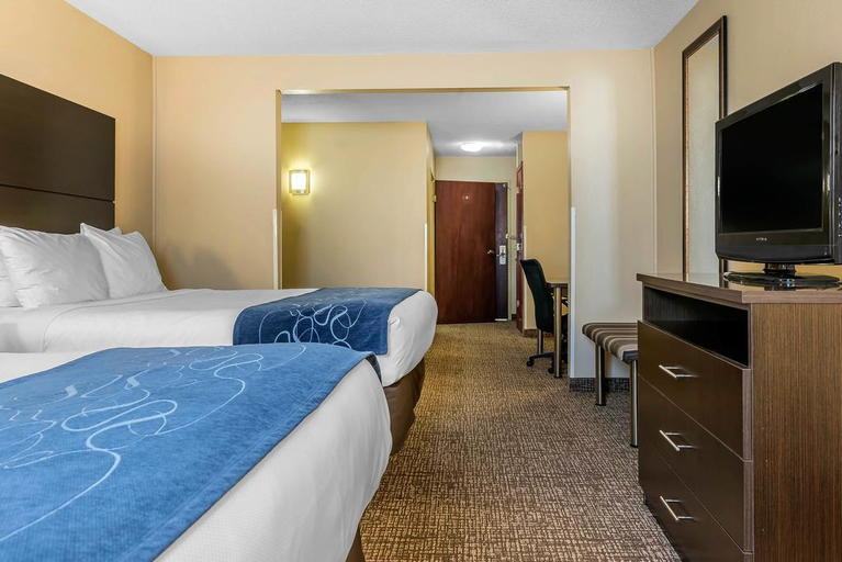 Bedroom 4, Comfort Suites Miamisburg - Dayton South, Montgomery