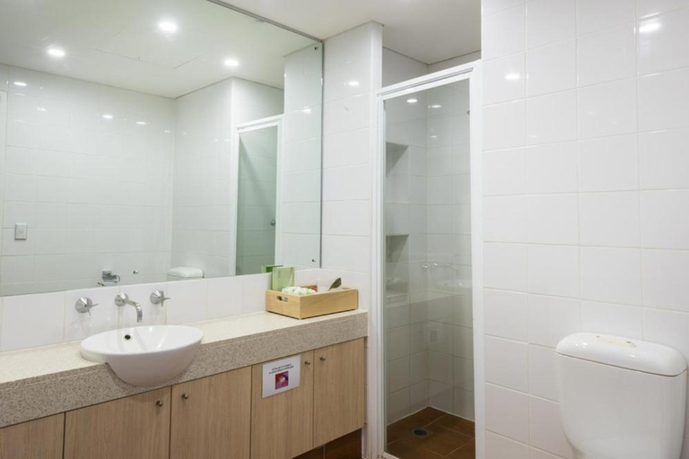 Bathroom, Emu Walk Apartments by Voyages, Petermann-Simpson