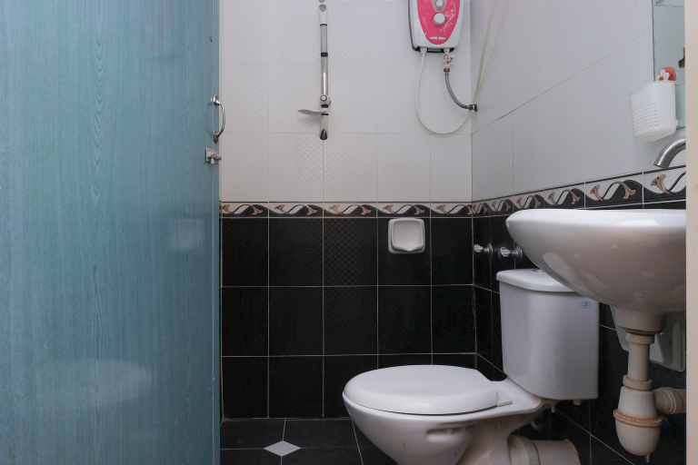 Bathroom 3, Hotel O Kay Inn Kerteh, Kemaman