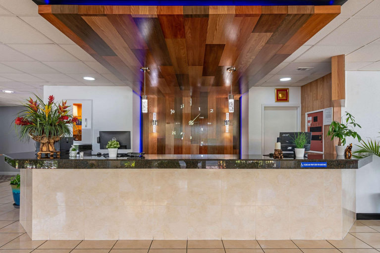 Public Area 2, Rodeway Inn Clermont North, Lake