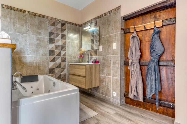 Bathroom 3, Centre Au Chardon, Liège