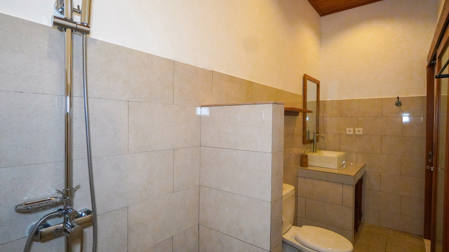 Bathroom 20