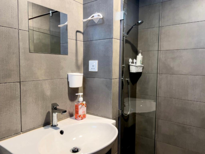 Bathroom 5, Hush Inn at K Avenue Kota Kinabalu, Putatan