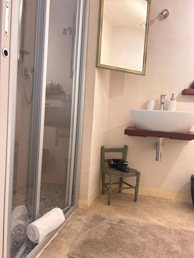 Bathroom 14
