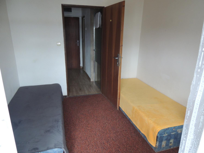 Others 4, Chata Triomint, Senec