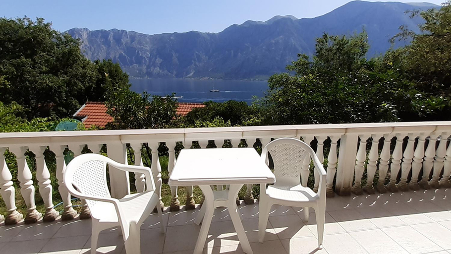 Others 4, Apartman Tesovic