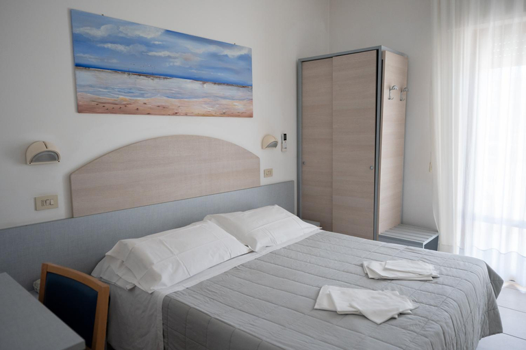 Bedroom 3, Hotel Petite Fleur - Alba Adriatica, Teramo