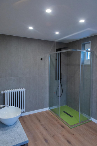 Bathroom 14