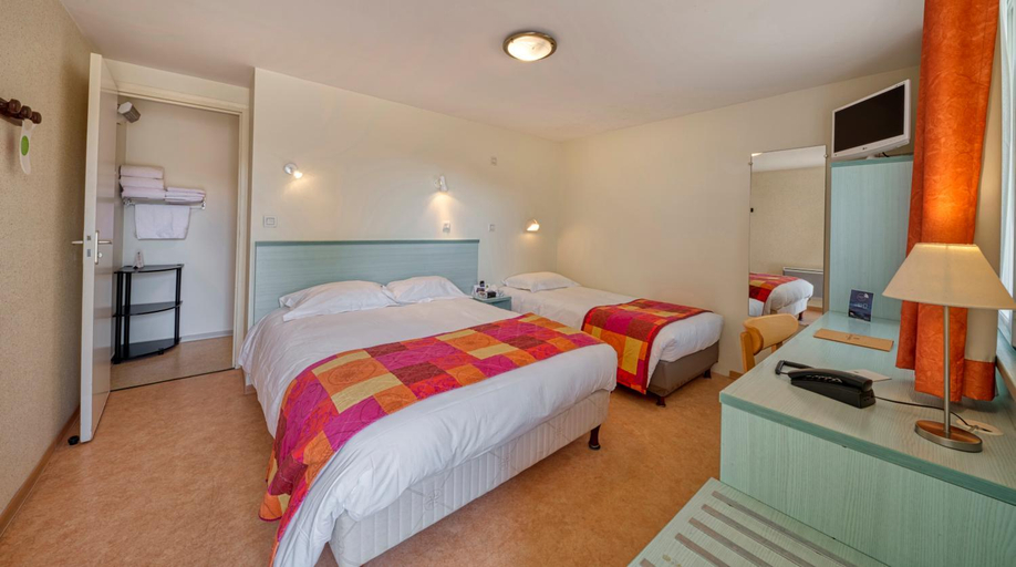 Bedroom 4, Logis Hotel Le Pan De Bois, Aube