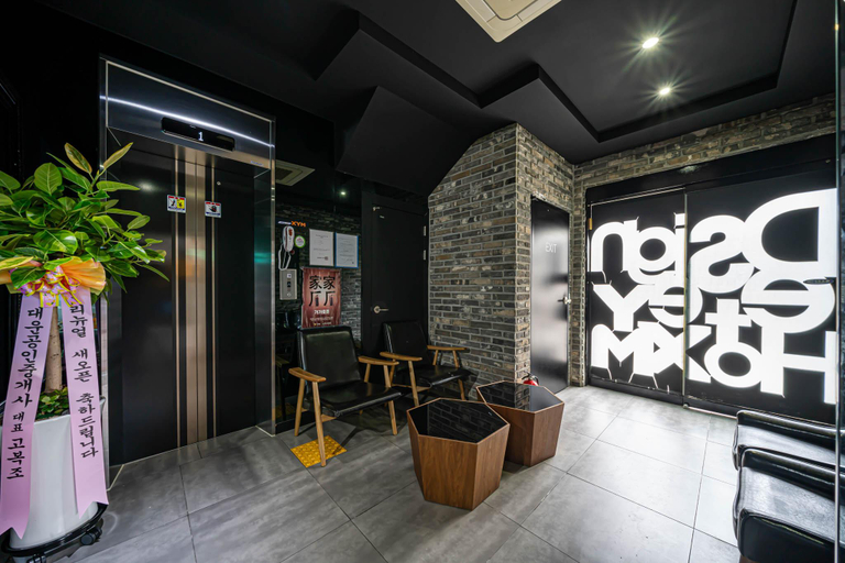 Others 5, Design Hotel XYM, Jung