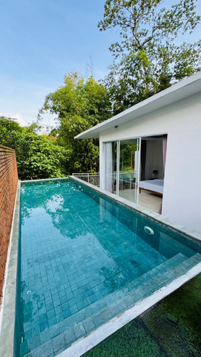 Swimming Pool 11