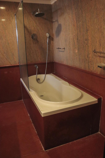 Bathroom 3, HOTEL UDUPI INTERNATIONAL, Kanniyakumari