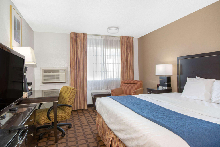 Bedroom 3, Baymont by Wyndham Roseburg, Douglas