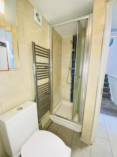 Shower 5, London Stays Whitechapel, London