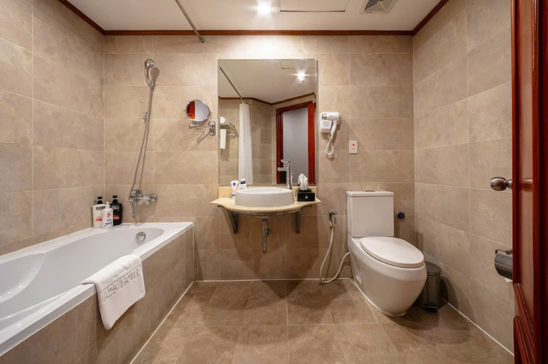 Bathroom 5, A25 Premium Hotel - 23 Quan Thanh, Ba Đình