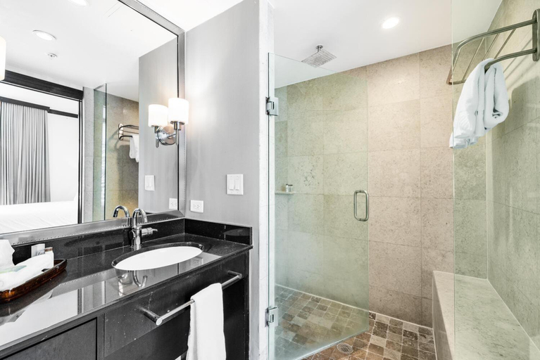 Bedroom 4, Large suites on Ocean Drive with direct access to the beach, Miami-Dade