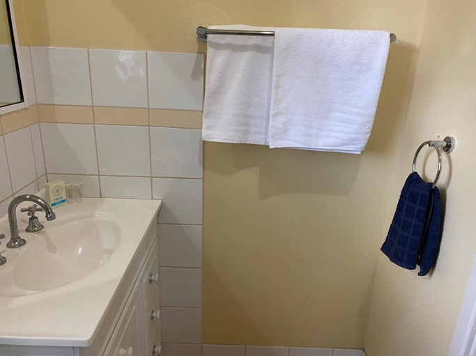Bathroom 4, Esperance Central Apartments, Esperance