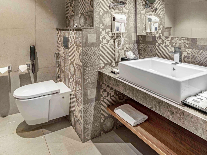 Bathroom 5, Grand Mercure Ahmedabad GIFT City, Gandhinagar