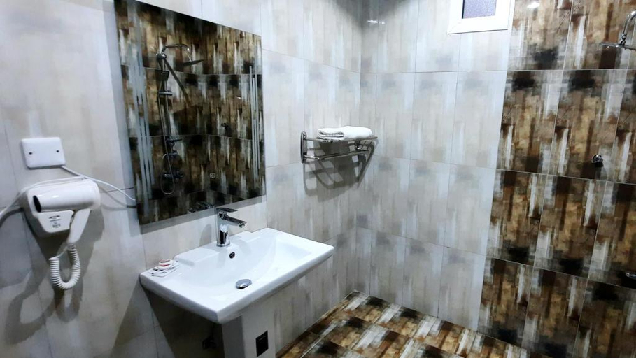 Bathroom, Golden Gewan Hotel