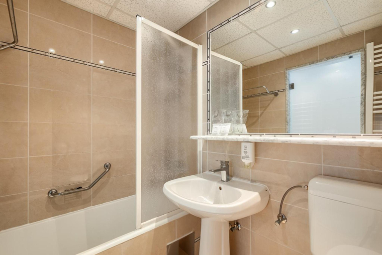 Bathroom 4, Hotel Narcis - Maslinica Hotels and Resorts, Labin