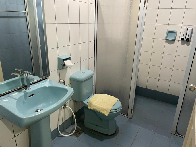 Bathroom 8