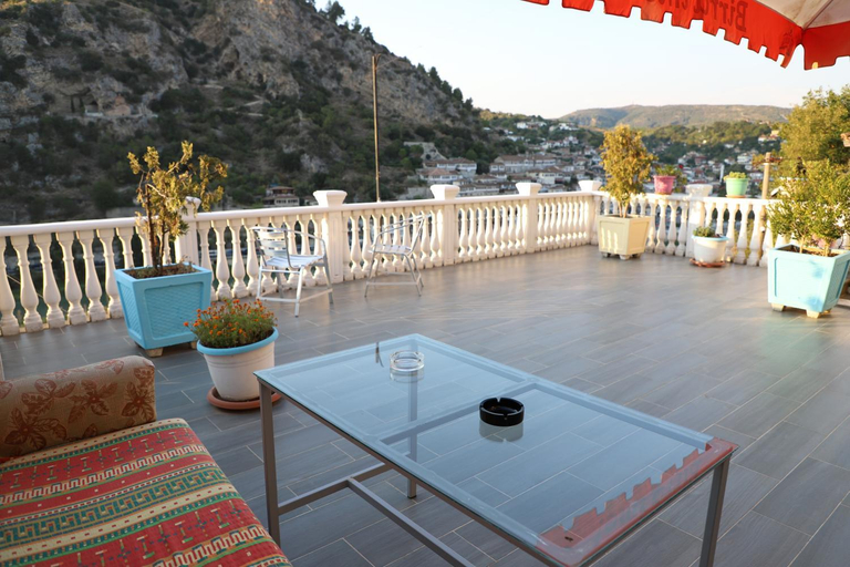 Others 3, Villa Elena Gorice, Beratit