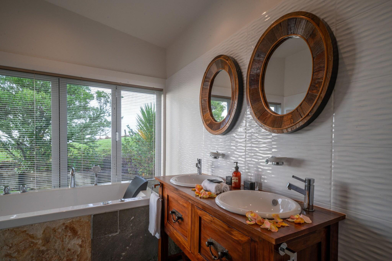 Bathroom 5, Kourawhero Estate, Rodney