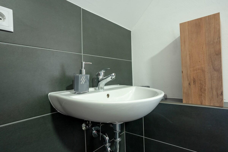 Bathroom 2, Serviceroom24 - Apartment 5 in Herten WLAN - Küche, Recklinghausen