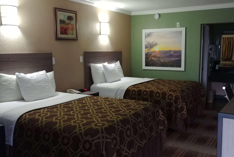 Bedroom 3, Days Inn by Wyndham Houston East, Houston